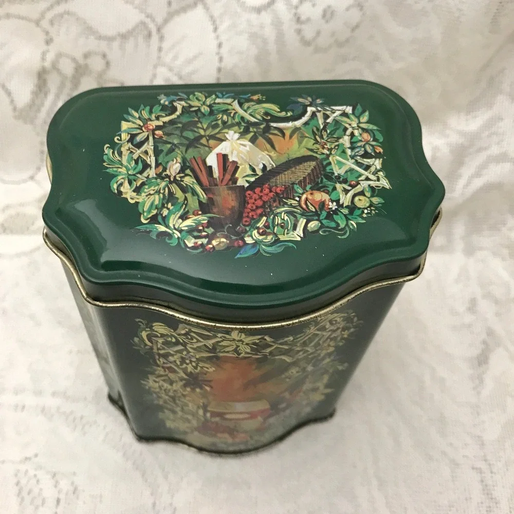Avon Christmas 1981 Tin, Cute Small Avon Tin, Canister Made‎ in England